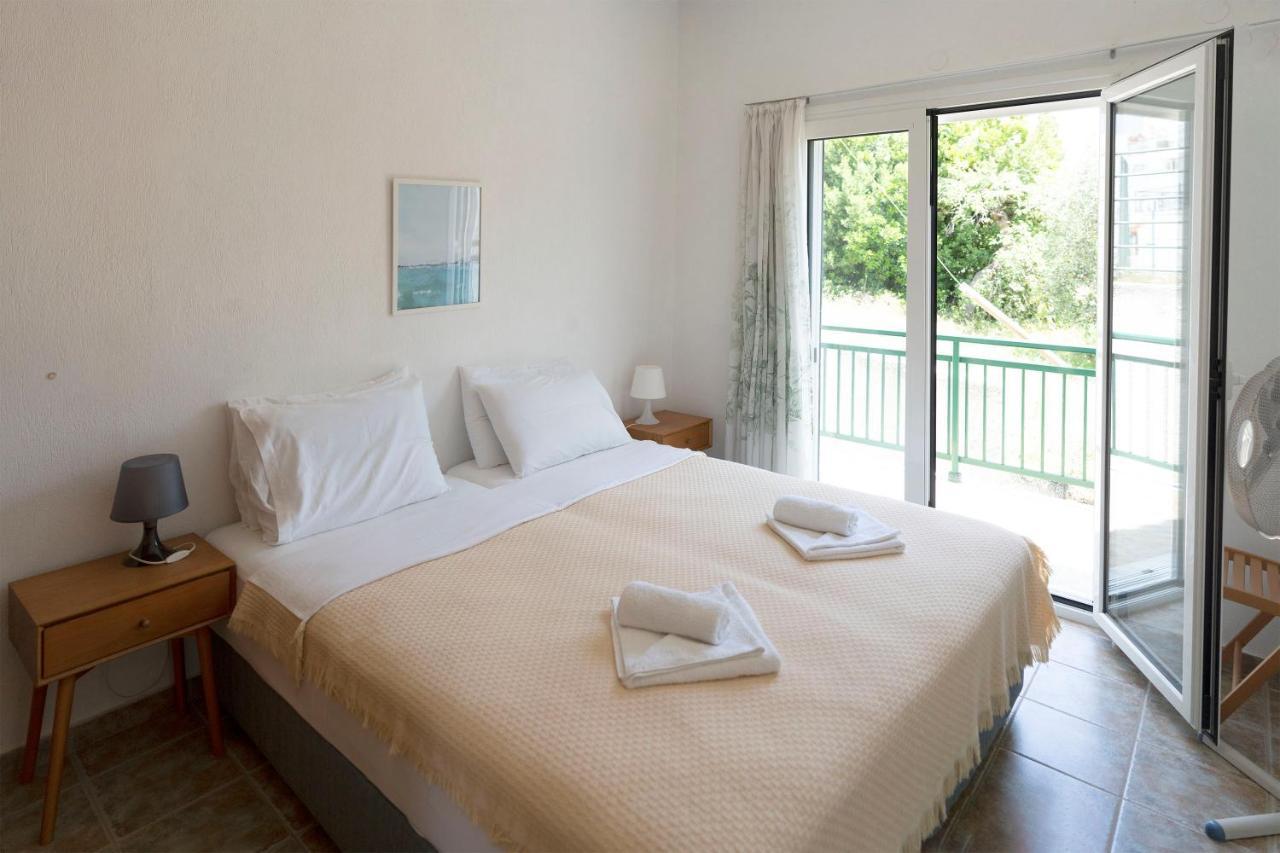 Ftelia House *